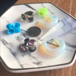 Ear stretching jewelry / gauges